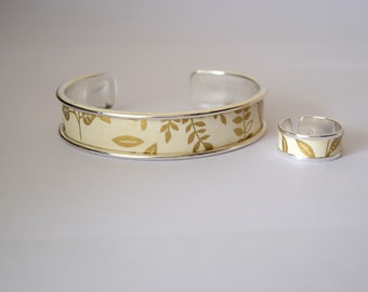 Origami jewelry Cuff bracelet and silver metal ring decorated with Japanese paper