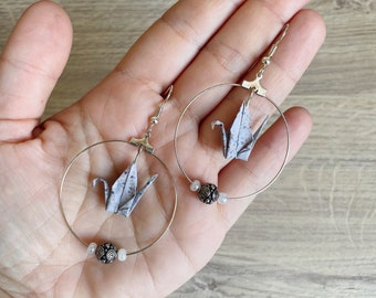 Bijoux origami Boucles d'oreilles origami grue créole, perle tibétaine