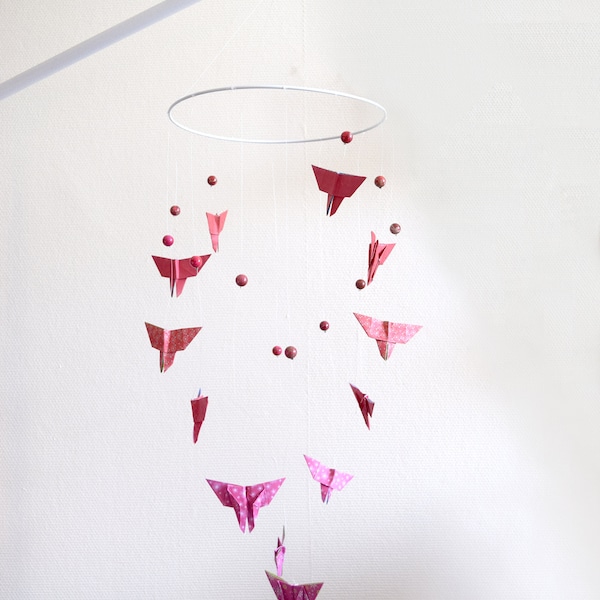 Mobile origami papillon de nuit rouge décoration d'intérieur