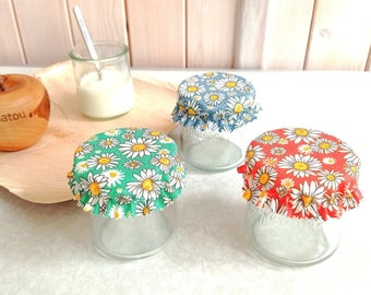 Lot de petites charlottes couvre pots en coton enduit pour pots de yaourt conserves ou mug zéro déchet motif marguerites