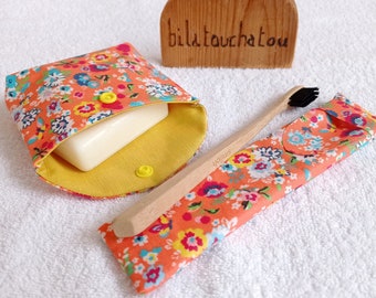 Set de toilette nomade pochette à savon imperméable et étui à brosse à dent en coton enduit souple motif Charline zéro déchet