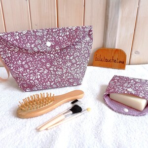 Trousse de toilette motif au choix en coton enduit doublée imperméable trousse bébé, pharmacie, goûter idée cadeau zéro déchet Fleur mauve