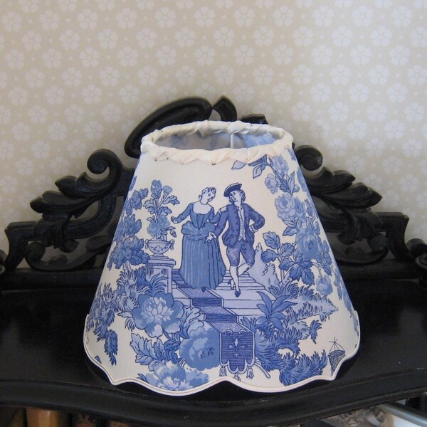 Abat-jour accolades toile de jouy bleue