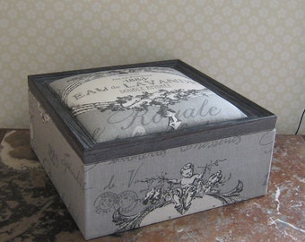 Box, graue Aufbewahrungsbox im Toile-de-Jouy-Stil