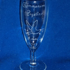 2 flutes gravée et personnalisées Communion, Inscriptions et dessin au choix, croix, calice, angle qui prie image 3