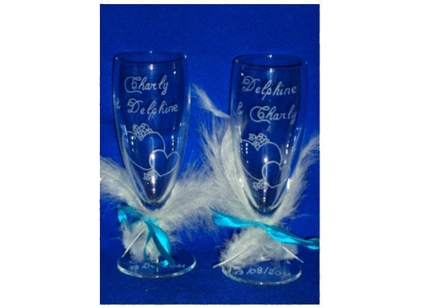 Ensemble de 2 Flûtes Mariage Gravées et Personnalisées avec Décos Aux Pieds, 7 Modeles Au Choix