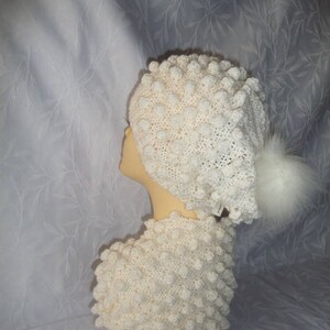 Ensemble Bonnet et snood assortis tricot fait main blanc image 1