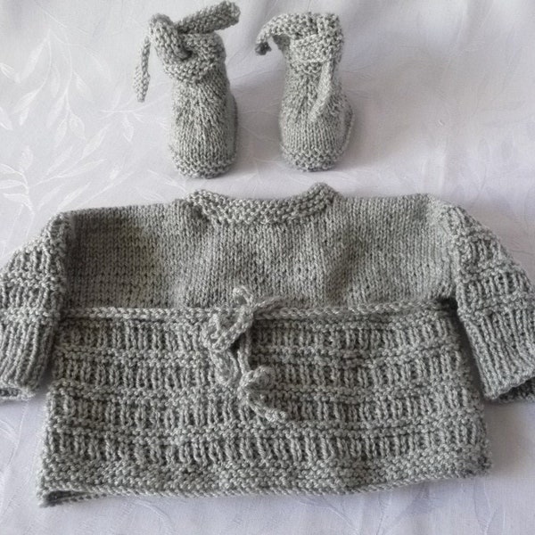 Kit naissance brassière bébé et chaussons assorti , tricot fait main, cadeau de naissance