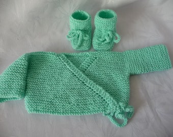 brassière , chaussons , tricot fait main, cadeau de naissance