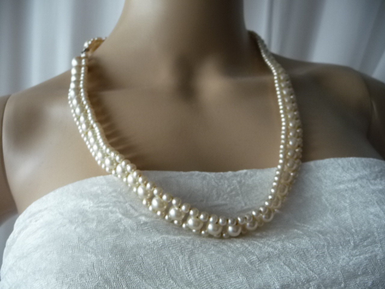 Collier Vintage En Perles Nacrées - 3 Rangs, Occasion En Bel état