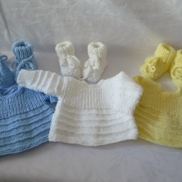 Kit cadeau de naissance, brassière bébé et chaussons, tricot fait main, cadeau naissance,
