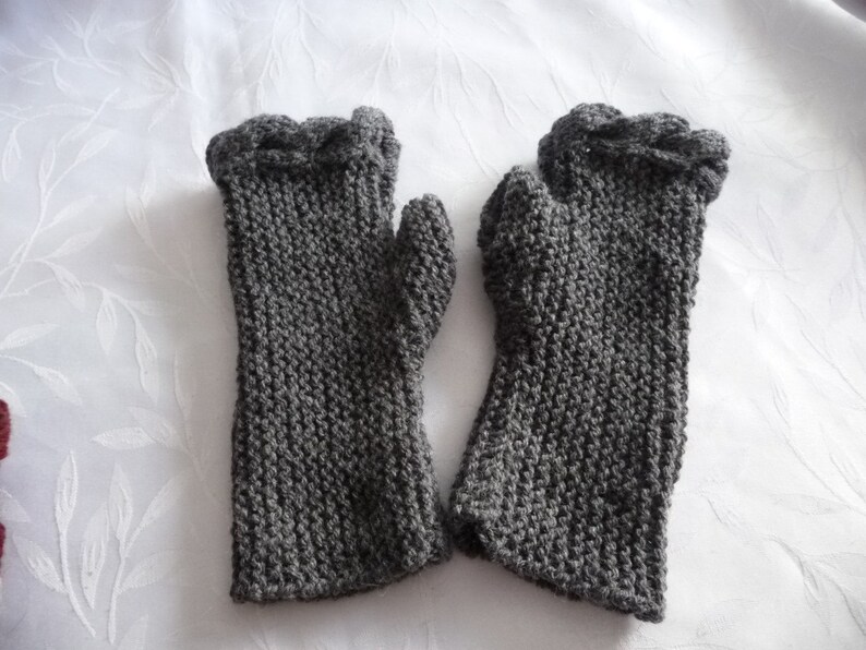 Mitaines femme tricot fait main, mitaines avec pouce, gants sans doigts. image 2