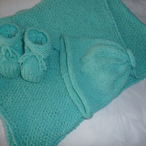 KiT cadeau de naissance, couverture bébé, bonnet et chaussons bébé, tricot fait main, image 3