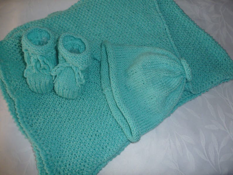 KiT cadeau de naissance, couverture bébé, bonnet et chaussons bébé, tricot fait main, image 3