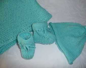 KiT cadeau de naissance, couverture bébé, bonnet et chaussons bébé, tricot fait main,