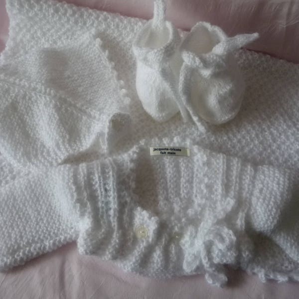 kit cadeau de naissance, brassière bébé, couverture,béguin, chaussons bébé, tricot fait main,  blanc