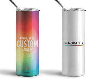Può includere: Due bicchieri skinny in acciaio inossidabile, uno con un design a gradiente arcobaleno e il testo "UPLOAD YOUR CUSTOM ARTWORK" e l'altro con sfondo bianco e il testo "PRO-GRAPHX".