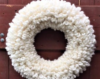 Christmas Wreath / Door Decoration / Hand Knit Wreath / Hanging Decoration / Knitted Decoration / Decoration / White