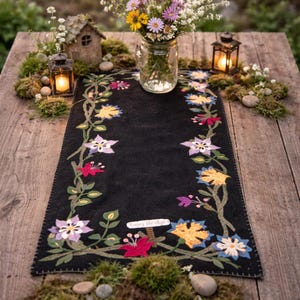 Tylko w formacie PDF! Bieżnik Fairy Garden z wełnianą aplikacją