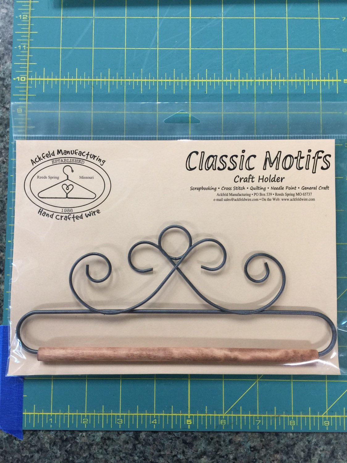 8” scroll hanger for wool appliqué or quilt banners