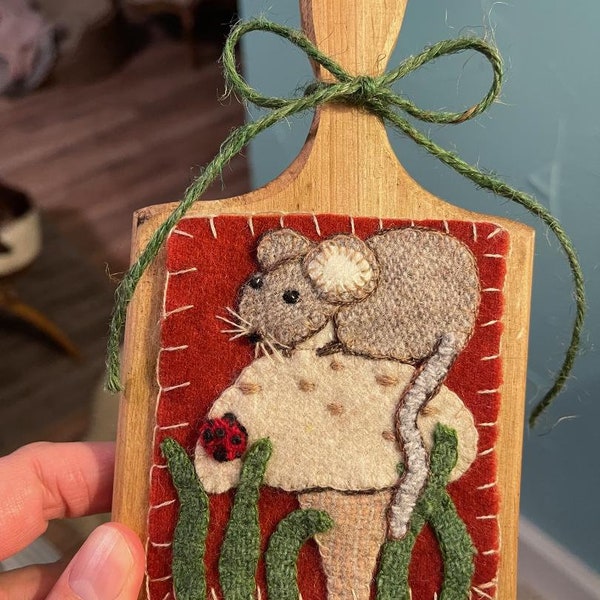 Mousy Mushroom wool applique kit