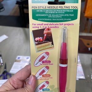 Clover needle felting pen