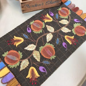 NUR Muster! Herbstfarben Tischläufer Applikation aus Wolle