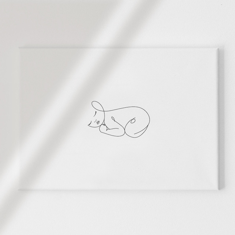 Puede incluir: Un dibujo de l&iacute;nea simple de un beb&eacute; durmiendo en un estilo minimalista.
