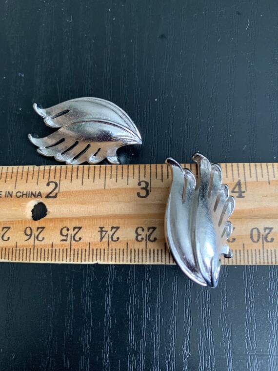 Trifari Silver Leaf Earrings - image 3