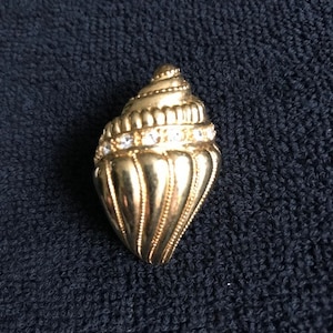 Kenneth Jay Lane for Avon Shell Scarf Clip / Pendant