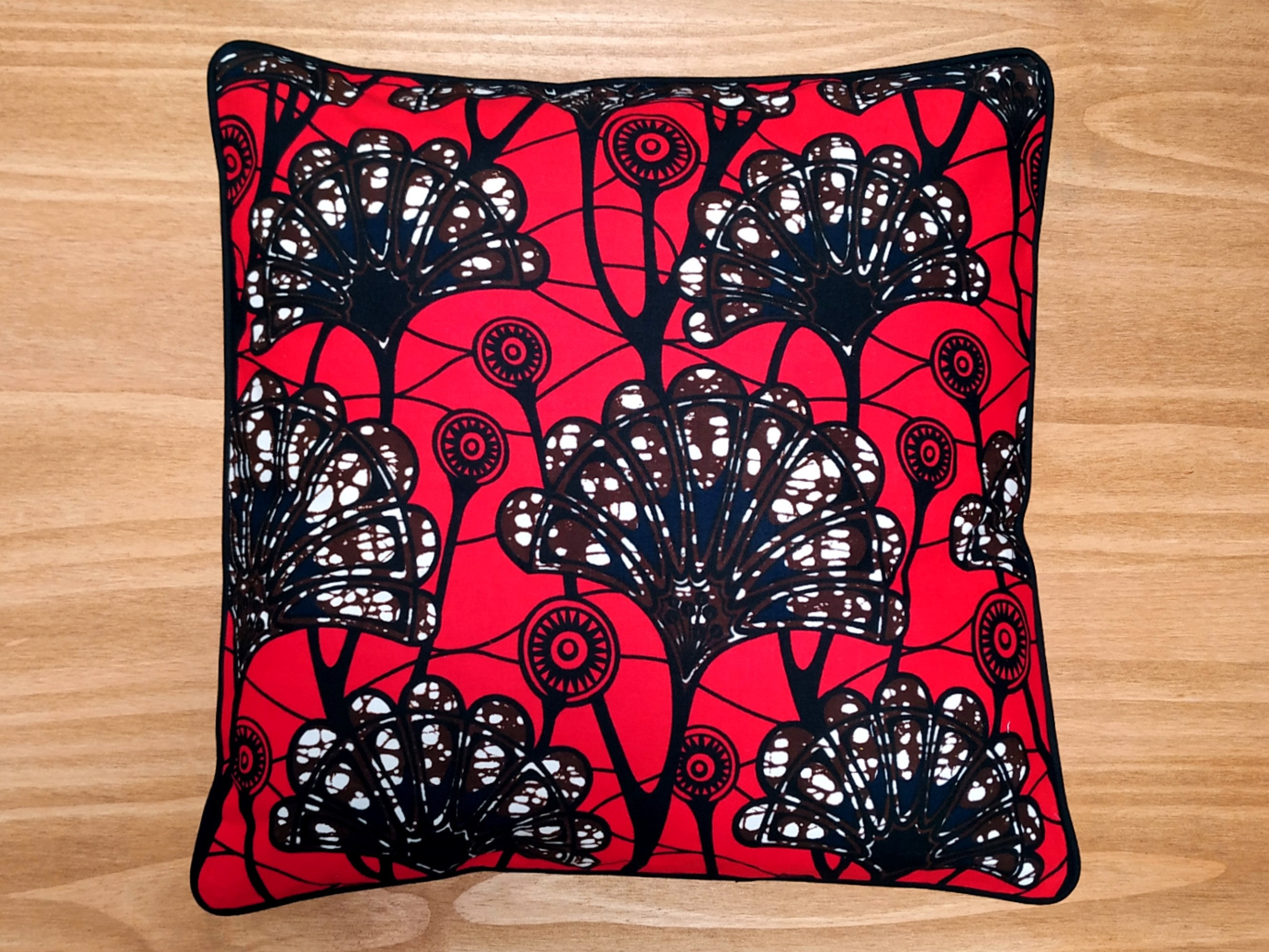 Coussin Carrée Déhoussable - Wax Feuilles de Palmier Rouge