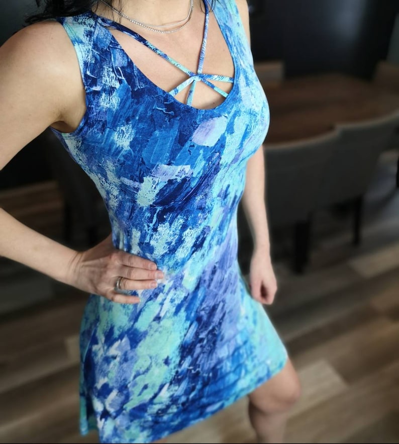 colorful print dress this is a great little sun dress to have. fitted dress Short summer dress Short dress with string detail