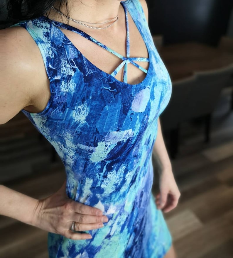 colorful print dress this is a great little sun dress to have. fitted dress Short summer dress Short dress with string detail