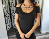 Fitted black tunic with cold shoulders. This fabric is extremely soft. Fitted top, classy top, cold shoulder top, soft fabric, tunic top,