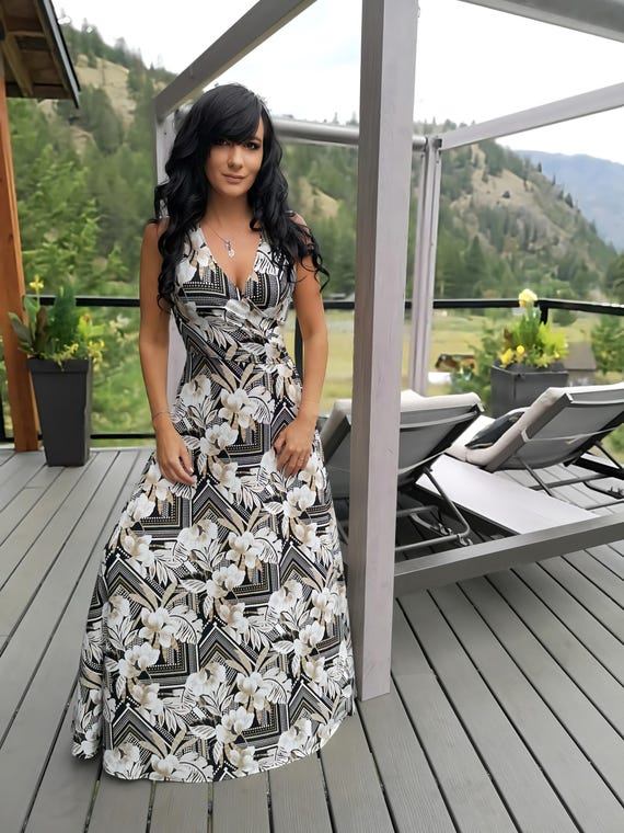 Black Tropical Print V-Neck Maxi Dress.