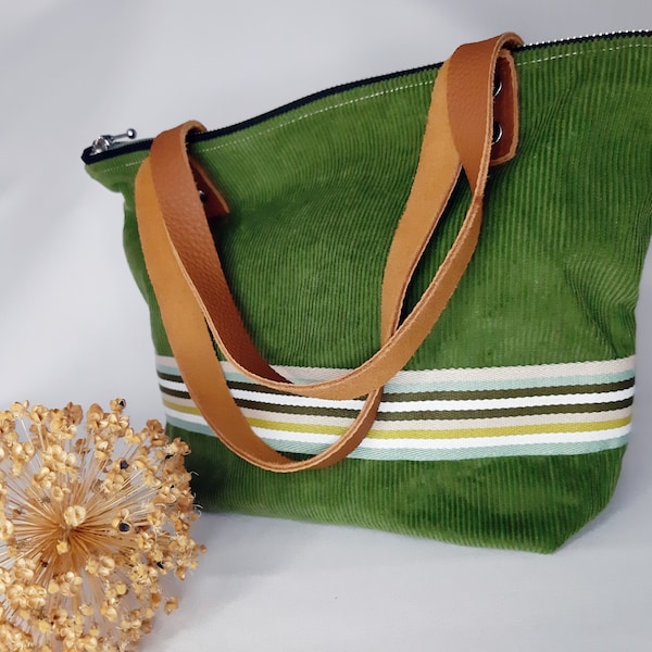 Sac à main forme cabas velours milleraies vert