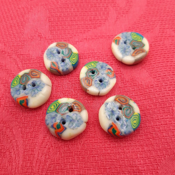 Petits boutons fleurs et spirales multicolores,  relooking layette,  chemisier.. lot de 6.