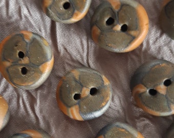 Lot de 5 petits boutons kaki abricot   fait main pour relooking layette,  veste..