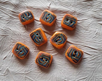 Petits boutons orange, fait main pour layette, chemisier, gilet.. lot de 8.