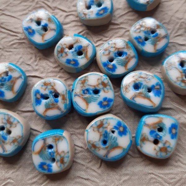 Lot de 5 très petits boutons bleus, fait main pour vêtements enfants, layette,  chemisiers..