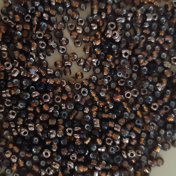 Grand destockage, très jolies perles de rocailles marron brillant,  lot de 1300 perles environ.