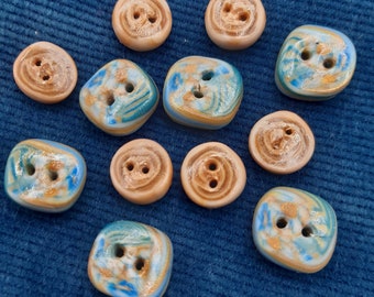 Sélection de petits boutons assortis pour embellissement vêtements, layette, scrapbooking..