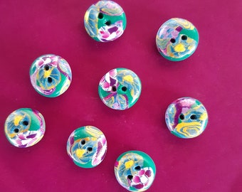 Petits boutons fleuris, création fait main en argile polymère pour personnalisation.