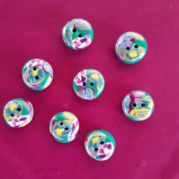 Small flowered buttons, handmade creation in polymer clay for personalization.