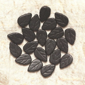 10pc - Synthetic Turquoise Bead Engraved Leaves 14mm - Black 4558550031921