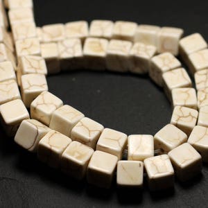 Hilo 39cm 49pc aprox - Cuentas de Piedra Turquesa Cubos de Síntesis 8mm Blanco