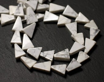 Fil 33cm 30pc env - Perles de Pierre - Howlite Triangles 9-12mm - 8741140013131