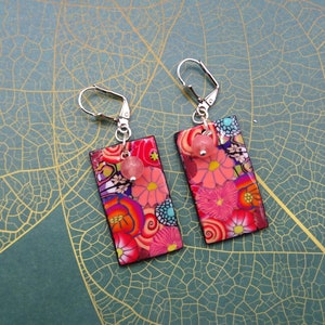 Orange-pink flower earrings, very light image 3