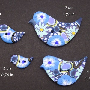 Boutons oiseaux bleu à motifs, 4 dimensions au choix, faits à la main image 1