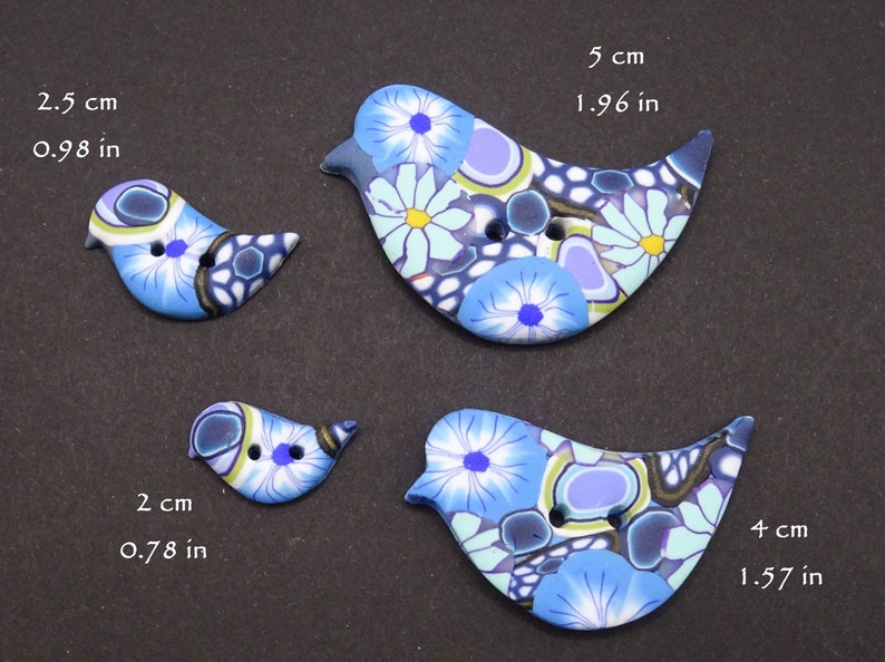 Boutons oiseaux bleu à motifs, 4 dimensions au choix, faits à la main image 1